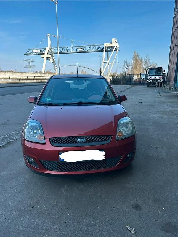 Gebraucht Ford Fiesta 90 PS (66 kW) 2008 Rot Kleinwagen