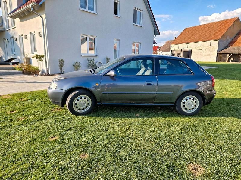 Second-hand Audi A3 101 CP (74 kW) 1999 Gri Hatchback