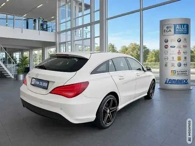 Gebraucht Mercedes CLA200 Shooting Brake 156 PS (114 kW) 2015 Weiß Kombi