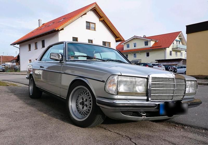 Gebraucht Mercedes 280 185 PS (136 kW) 1982 Silber Coupé
