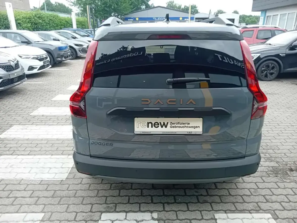 Gebraucht Dacia Jogger Extreme 110 PS (80 kW) 2023 Schiefergrau Van / Kleinbus