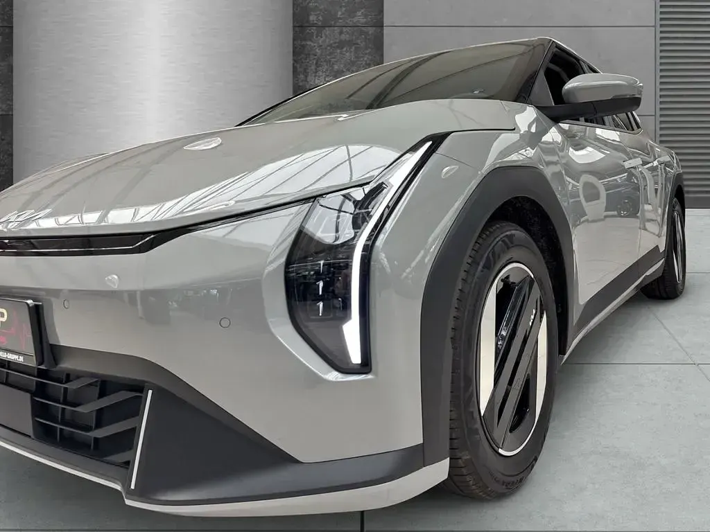 Neu Kia EV4 Earth 150 kW (204 PS) 2026 Grau Limousine