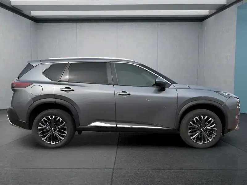 Neu Nissan X-Trail Tekna 163 PS (119 kW) 2025 Grau SUV