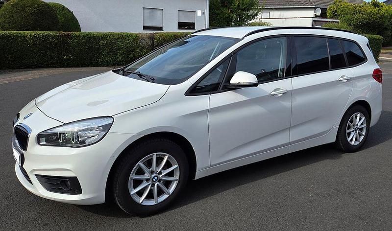 Weiß Gebraucht 2017 BMW 216 Gran Tourer Van / Kleinbus | 12.700 € (Guter Preis) - Bild 1/4