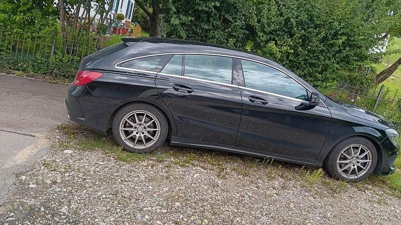 Schwarz Gebraucht 2015 Mercedes CLA180 Shooting Brake AMG line Kombi | 18.200 € (Etwas zu teuer) - Bild 1/4