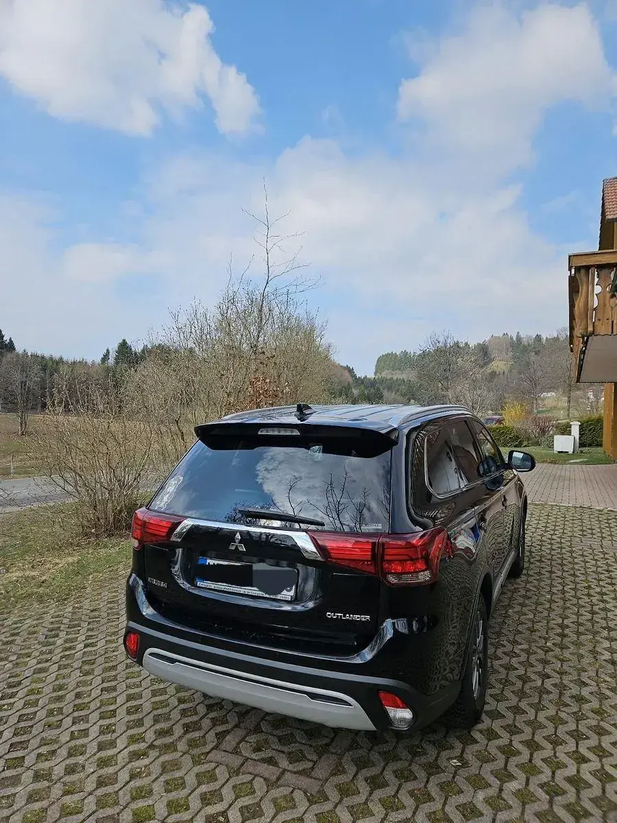 Gebraucht Mitsubishi Outlander Diamant Edition 150 PS (110 kW) 2019 Schwarz SUV