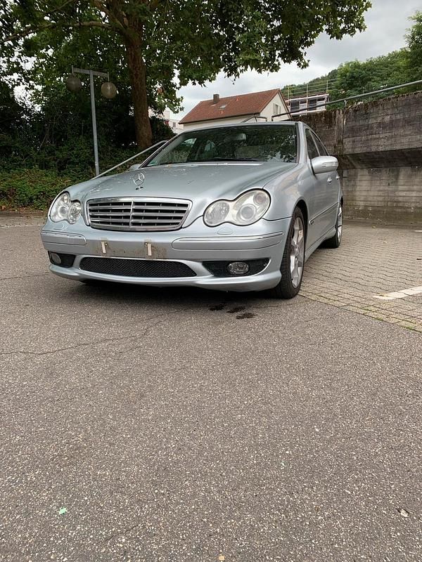 Silber Gebraucht 2006 Mercedes 220 Sport Edition Limousine | 5.499 € - Bild 1/4