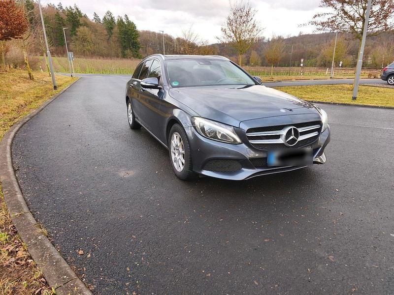 Gebraucht Mercedes C220 Avantgarde 170 PS (125 kW) 2015 Grau Kombi