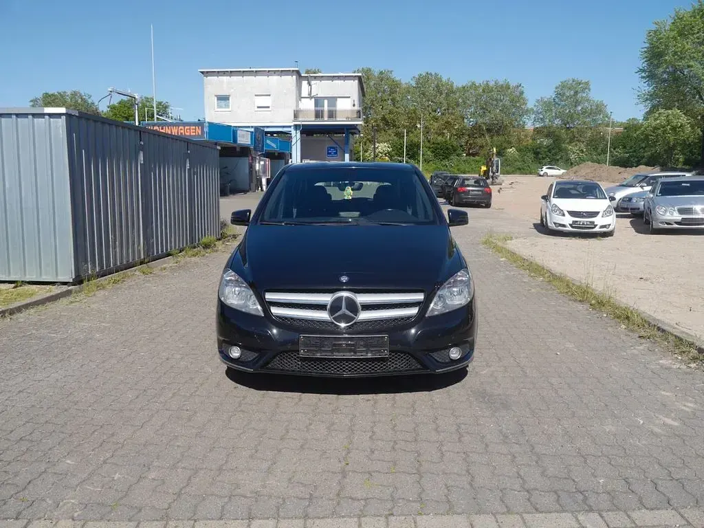 Gebraucht Mercedes B180 109 PS (80 kW) 2014 Schwarz Van / Kleinbus