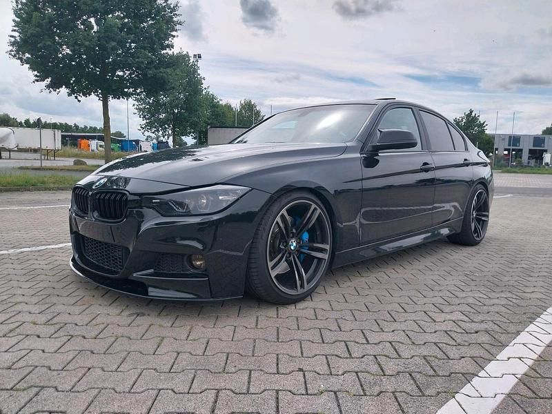 Schwarz Gebraucht 2012 BMW 335 M Sport Limousine | 27.000 € - Bild 1/4