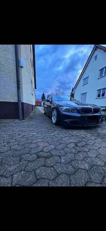 Schwarz Gebraucht 2010 BMW 335 Sport Line Kombi | 19.499 € (Teuer) - Bild 1/4