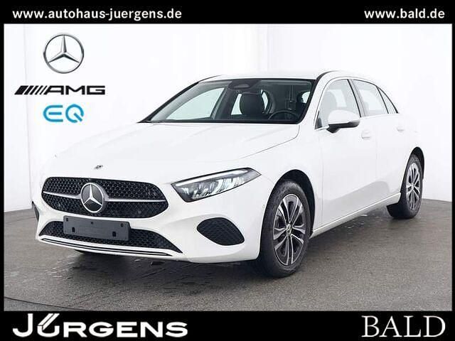 Gebraucht Mercedes A250 Progressive 163 PS (119 kW) 2023 Unilack polarweiss Limousine