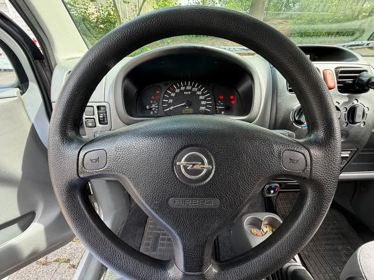 Gebraucht Opel Agila 58 PS (42 kW) 2001 Silber Van / Kleinbus