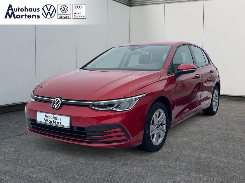 Gebraucht VW Golf VIII Life 131 PS (96 kW) 2022 Rot Limousine