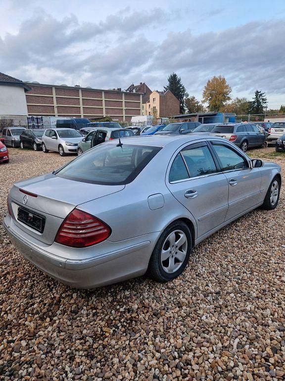 Gebraucht Mercedes E270 177 PS (130 kW) 2003 Silber Limousine