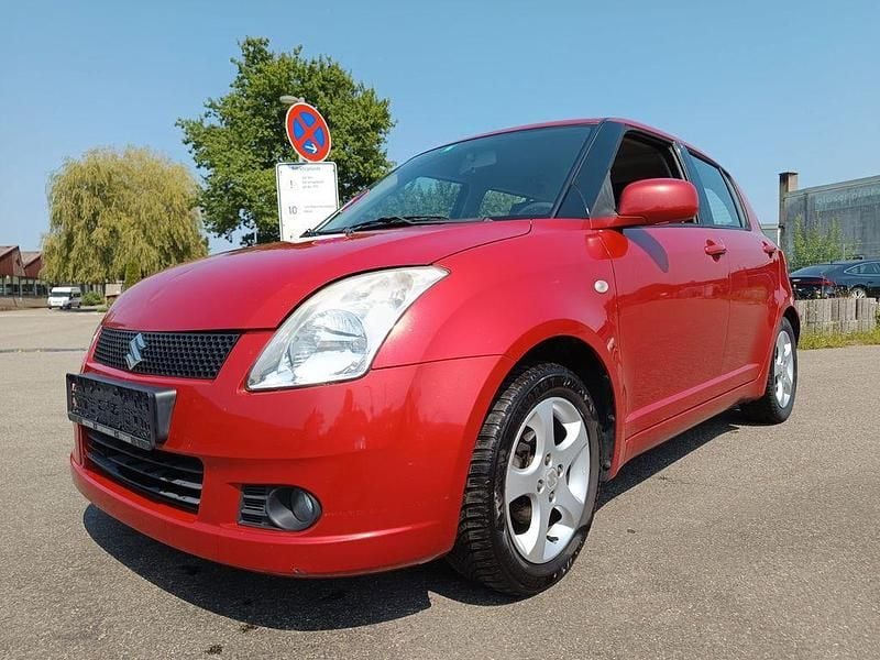 Rot Gebraucht 2007 Suzuki Swift Club Limousine | 2.400 € (Fairer Preis) - Bild 1/4