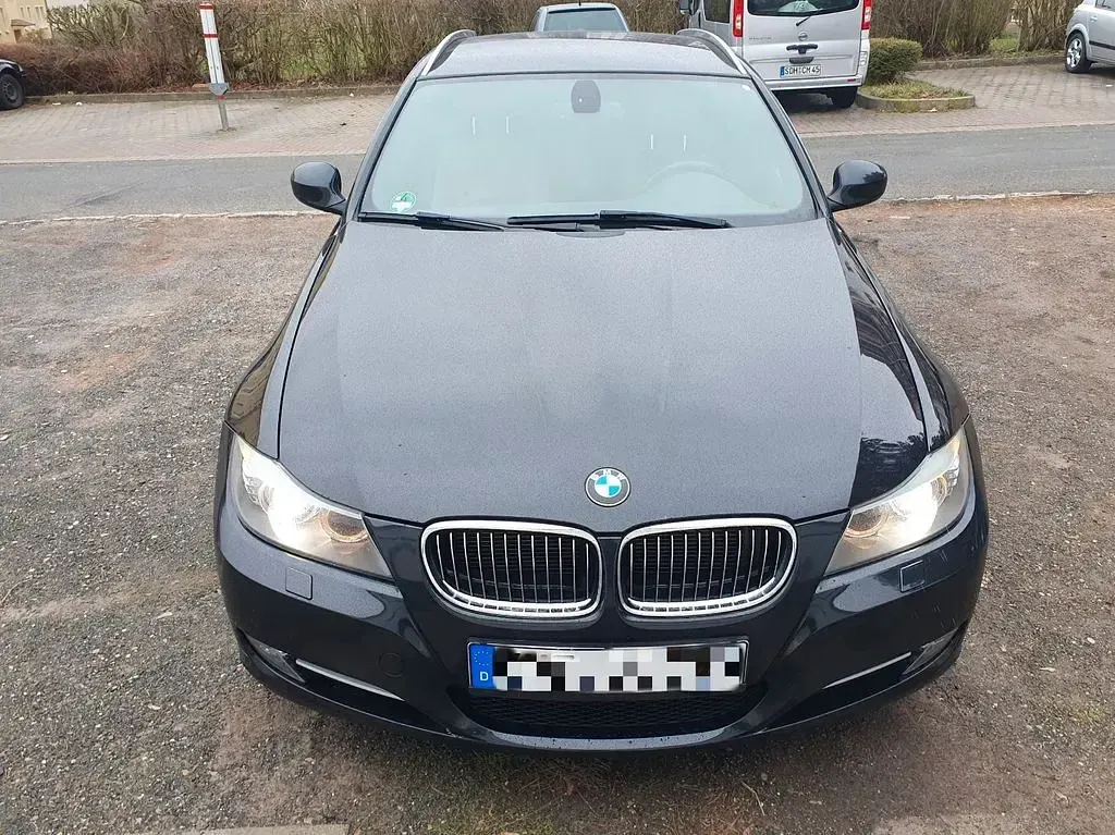 Gebraucht BMW 318 Exclusive 143 PS (105 kW) 2012 Schwarz Kombi