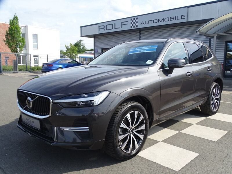 Grau platinum grey / metallic (metallic) Gebraucht 2023 Volvo XC60 Core SUV | 39.970 € (Fairer Preis) - Bild 1/4