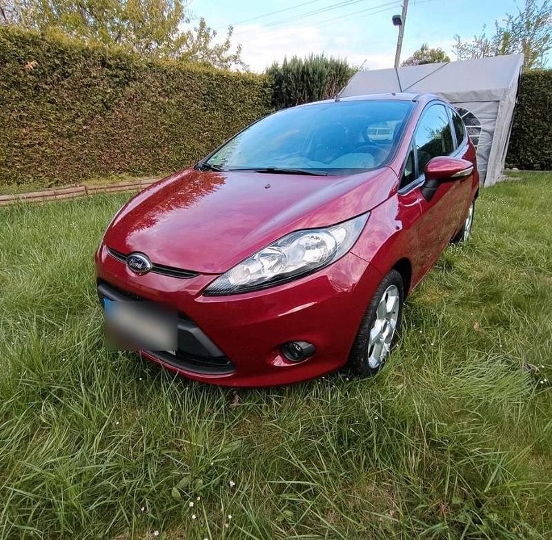 Gebraucht Ford Fiesta 60 PS (44 kW) 2009 Rot Kleinwagen