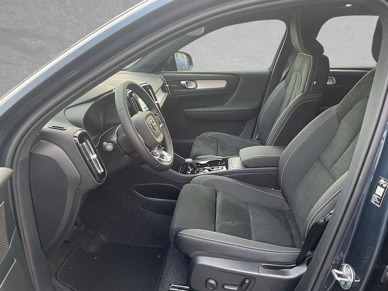 Neu Volvo XC40 Plus 163 PS (119 kW) 2025 Denim blue SUV