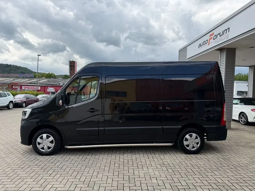 Occasion Renault Master 150 ch (110 kW) 2023 Noir Monospace