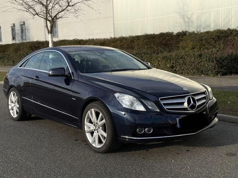 Gebraucht Mercedes E350 265 PS (194 kW) 2011 Blau Coupé