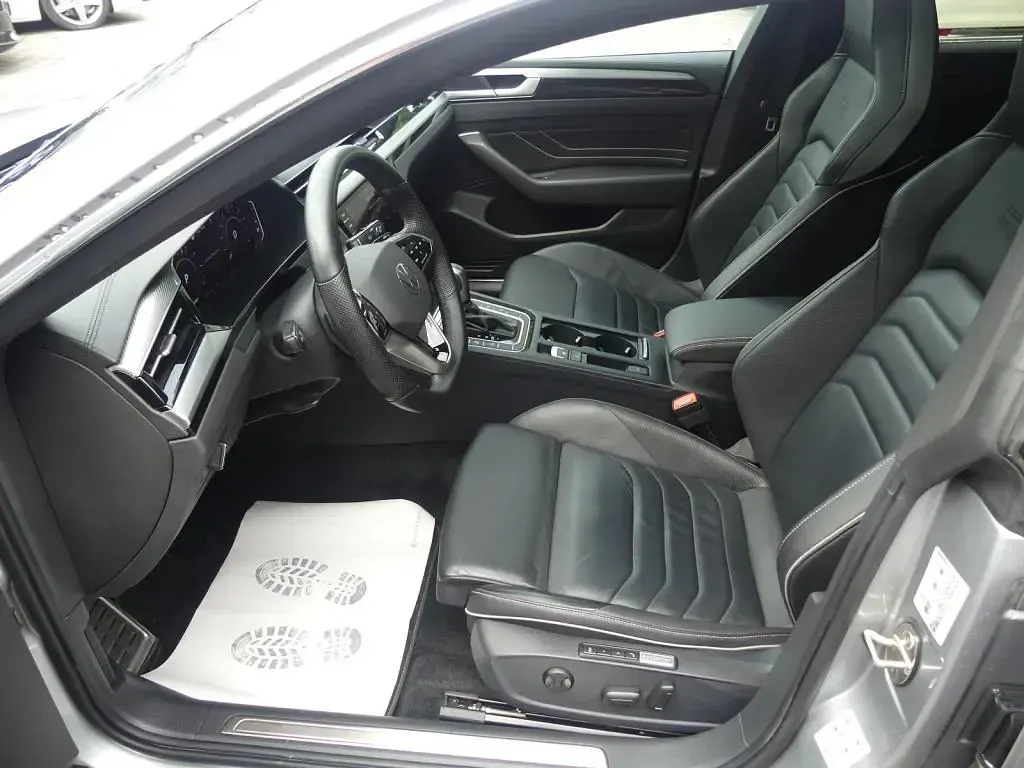 Gebraucht VW Arteon 218 PS (160 kW) 2022 Pyritsilber metallic (metallic) Limousine