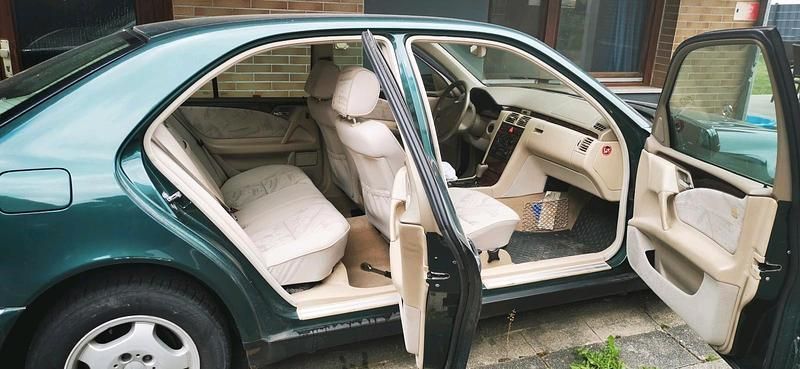 Grün Gebraucht 1999 Mercedes E200 Limousine | 5.000 € (Fairer Preis) - Bild 1/4