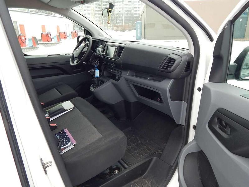 Gebraucht Opel Vivaro 150 PS (110 kW) 2021 Jade weiss/arktis weiss Van / Kleinbus