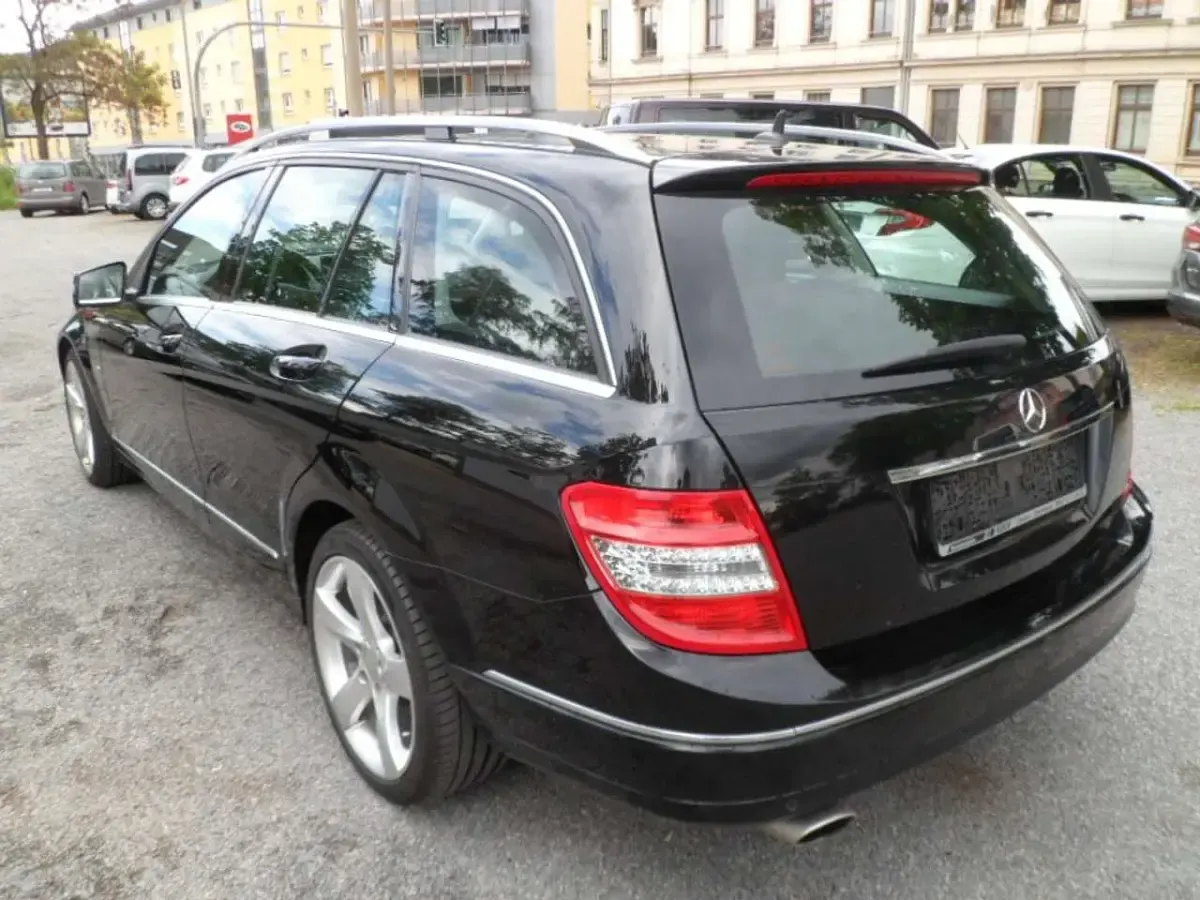 Gebraucht Mercedes C250 Avantgarde 204 PS (150 kW) 2011 Schwarz  unilack Kombi