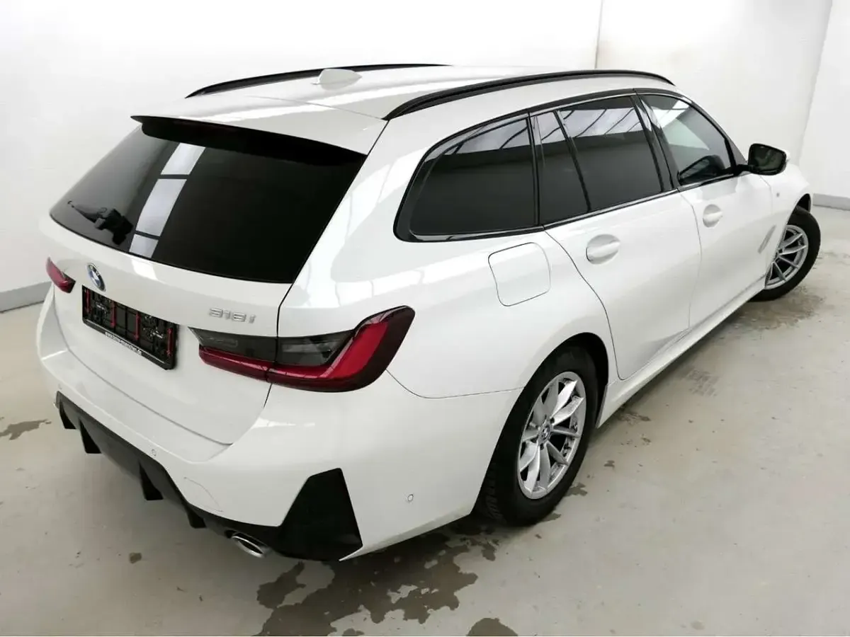 Gebraucht BMW 318 M Sport 156 PS (114 kW) 2024 Alpinweiss 3 Kombi