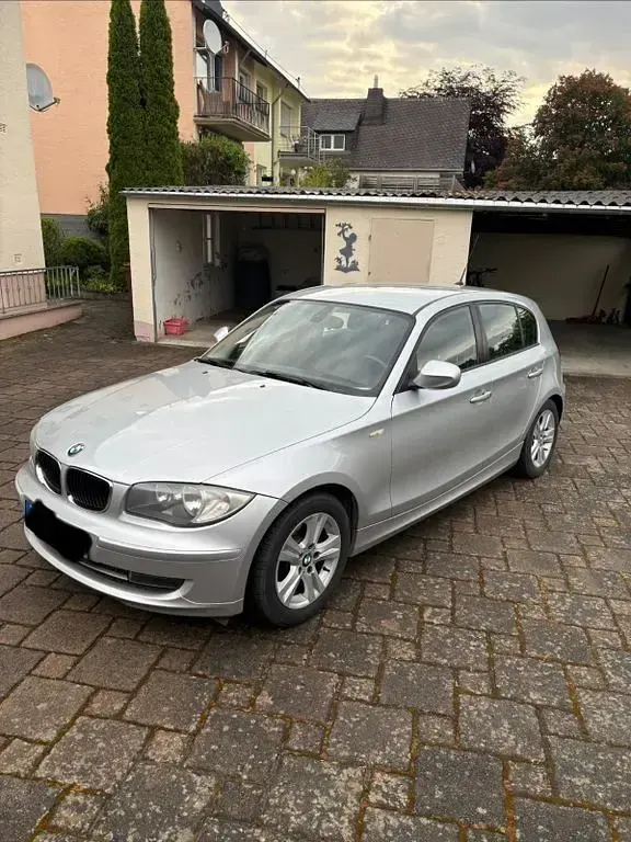 Gebraucht BMW 116 122 PS (89 kW) 2011 Silber Kleinwagen
