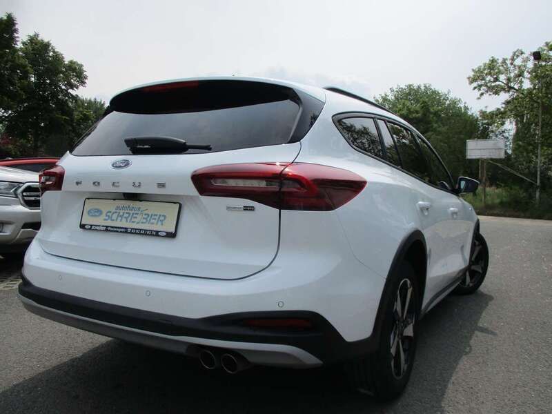 Gebraucht Ford Focus Active 125 PS (91 kW) 2023 Frozen white Kombi