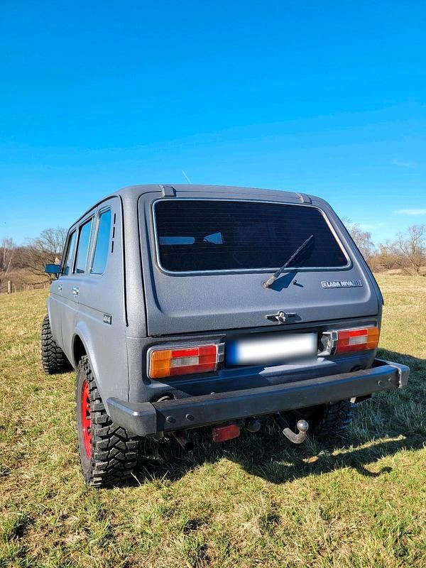 Gebraucht Lada niva 82 PS (60 kW) 2003 Grau SUV