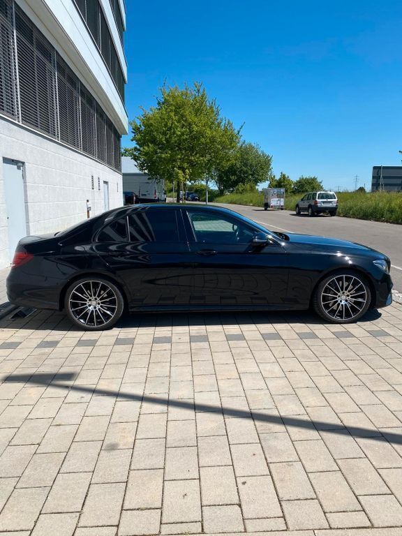 Schwarz Gebraucht 2016 Mercedes E350 AMG Limousine | 22.900 € (Fairer Preis) - Bild 1/4