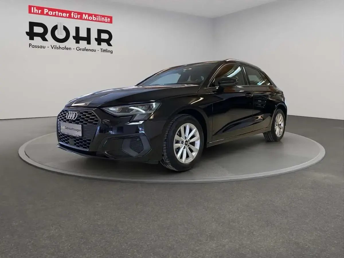 Gebraucht Audi A3 Sport 150 PS (110 kW) 2024 Mythosschwarz metallic Limousine