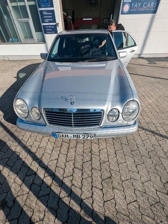 Silber Gebraucht 1996 Mercedes 420 Limousine | 7.900 € - Bild 1/4