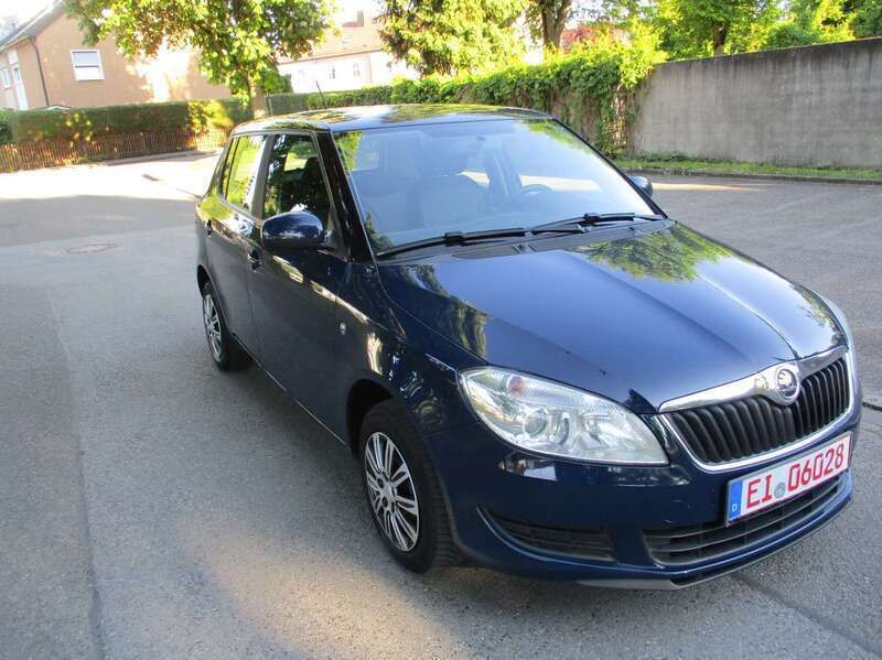 Blau Gebraucht 2014 Skoda Fabia Ambition Kleinwagen | 3.900 € (Teuer) - Bild 1/4