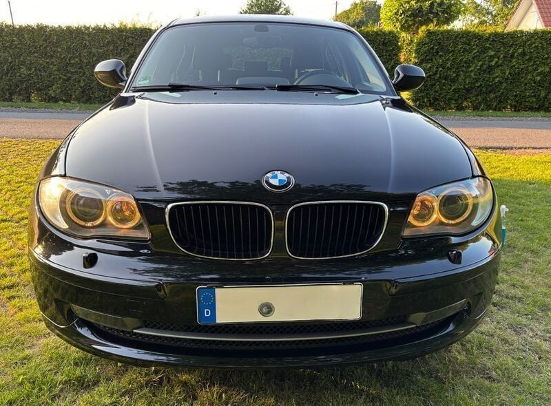 Schwarz Gebraucht 2009 BMW 116 Kleinwagen | 4.350 € (Fairer Preis) - Bild 1/4