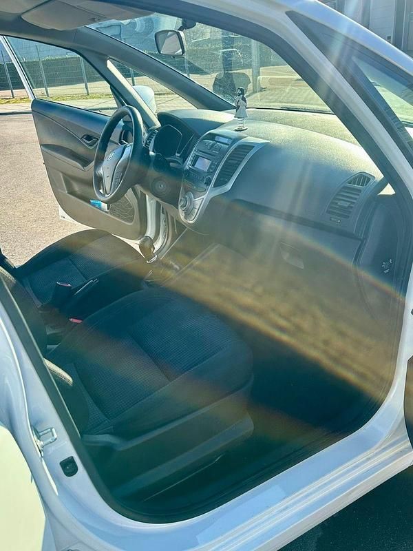 Gebraucht Hyundai ix20 Classic 90 PS (66 kW) 2015 Schwarz Kleinwagen