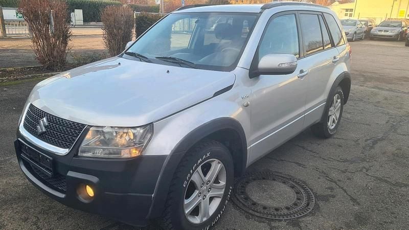 Silber Gebraucht 2010 Suzuki Grand Vitara SUV | 3.450 € - Bild 1/4