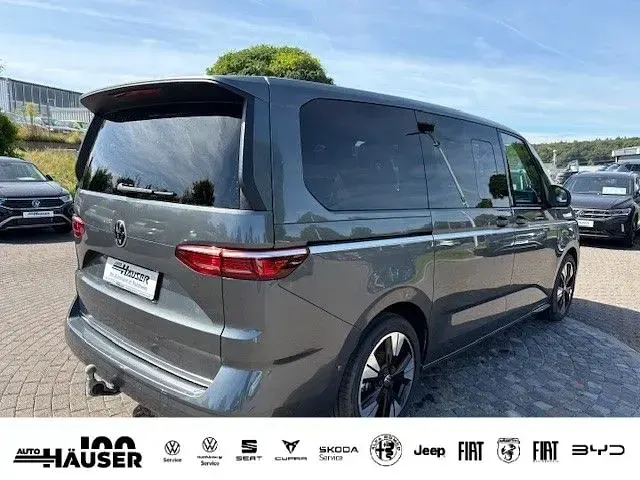 Gebraucht VW Multivan Style 150 PS (110 kW) 2025 Grau Van / Kleinbus