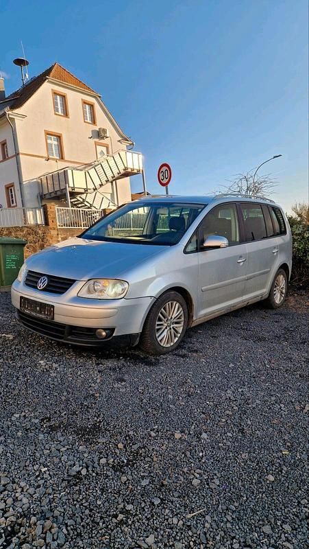 Silber Gebraucht 2004 VW Touran Van / Kleinbus | 2.000 € (Guter Preis) - Bild 1/4