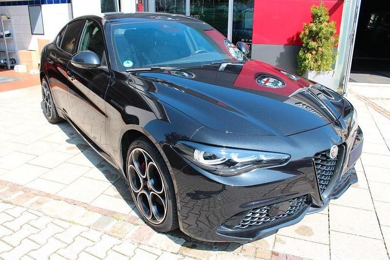 Schwarz Gebraucht 2023 Alfa Romeo Giulia Competizione Limousine | 38.900 € (Etwas zu teuer) - Bild 1/4