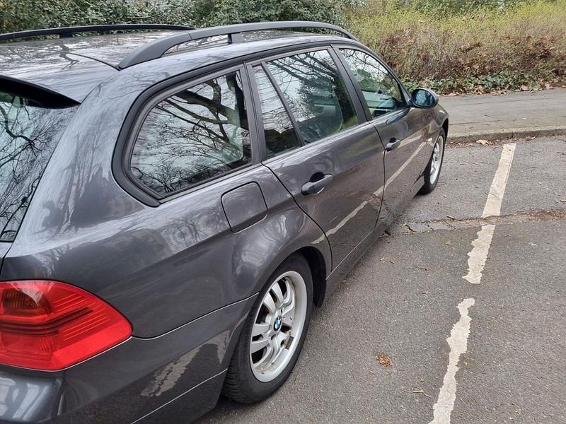 Gebraucht BMW 320 163 PS (119 kW) 2005 Grau Kombi