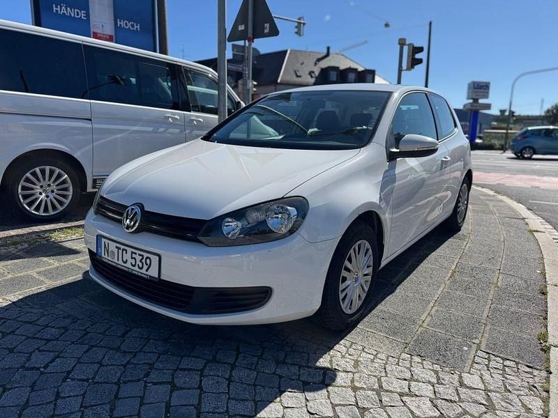 Weiß Gebraucht 2009 VW Golf VI Trendline Kleinwagen | 3.350 € (Guter Preis) - Bild 1/4