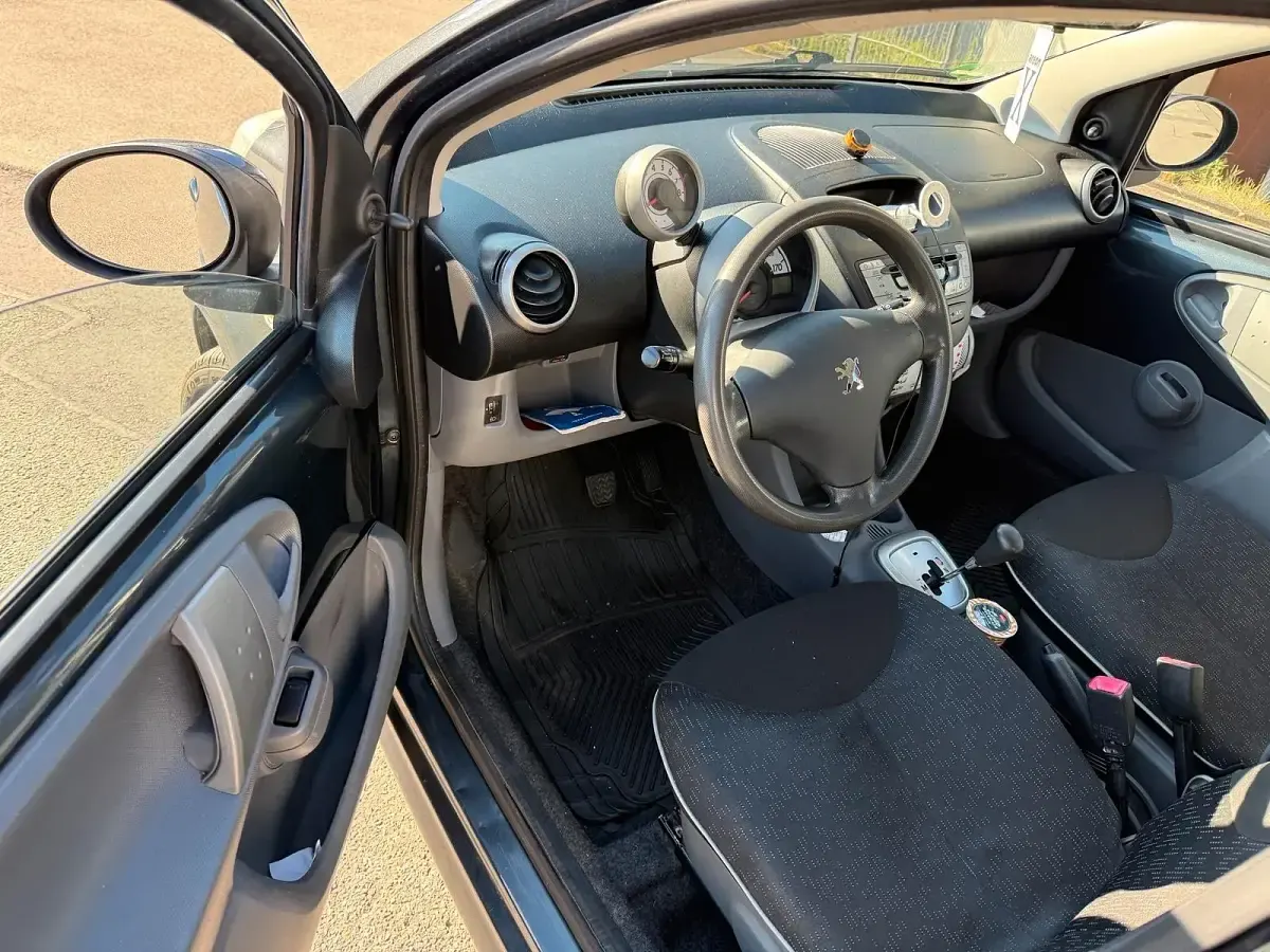 Gebraucht Peugeot 107 68 PS (50 kW) 2008 Silber Kleinwagen