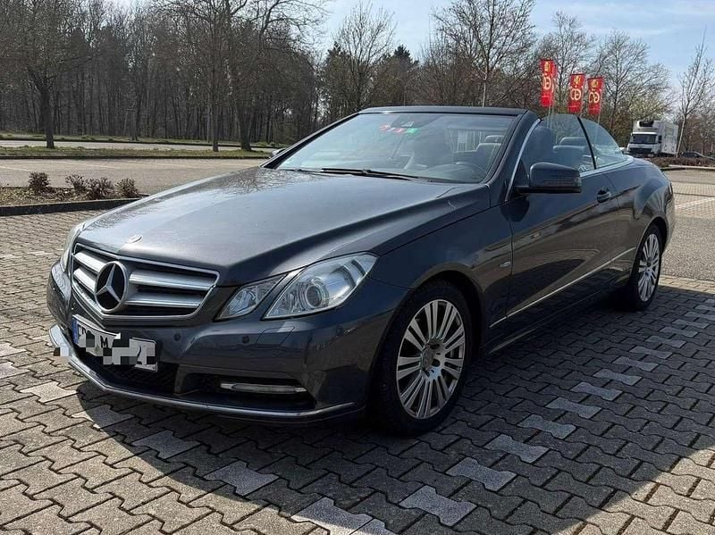 Gebraucht Mercedes E220 170 PS (125 kW) 2011 Tenoritgrau  metalliclack Cabrio