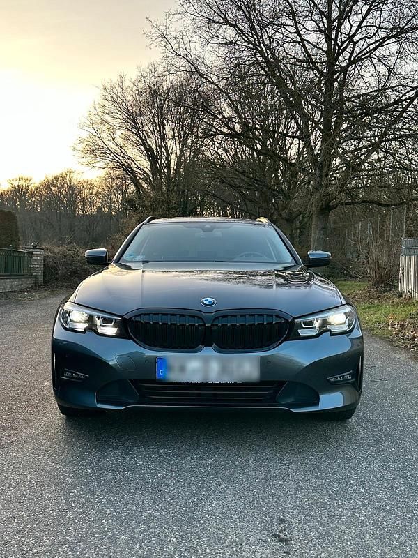Gebraucht BMW 320 190 PS (139 kW) 2021 Grau Kombi