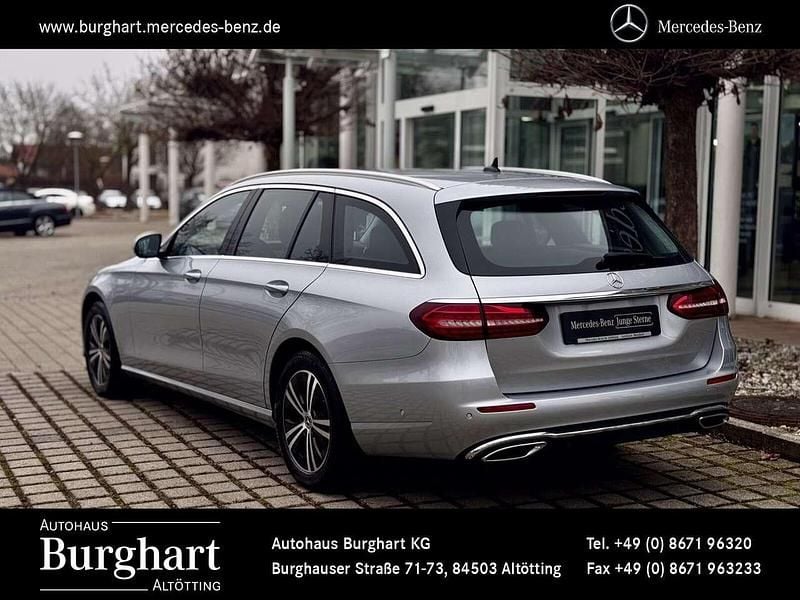 Gebraucht Mercedes E220 Avantgarde 200 PS (147 kW) 2022 Lack hightechsilber Kombi